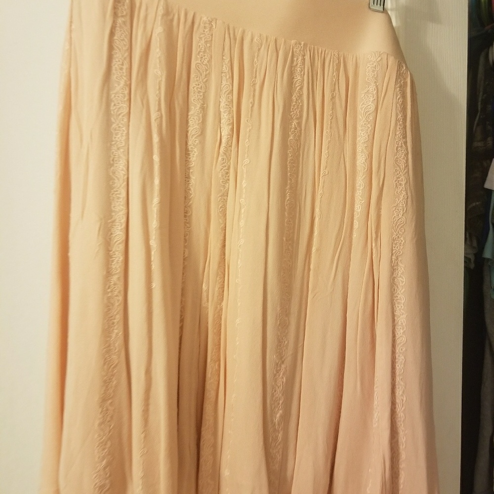 Torrid embroidered skirt